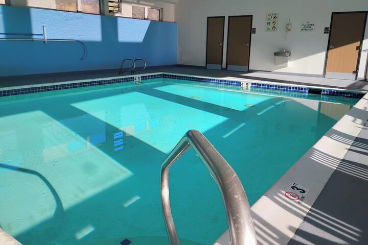 Hotel Pool