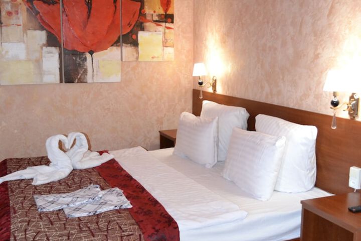 Room 14 of 33