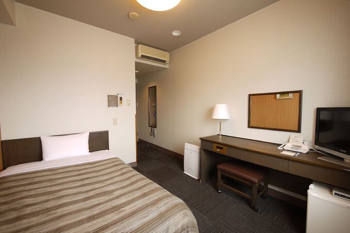 Room 3 of 27