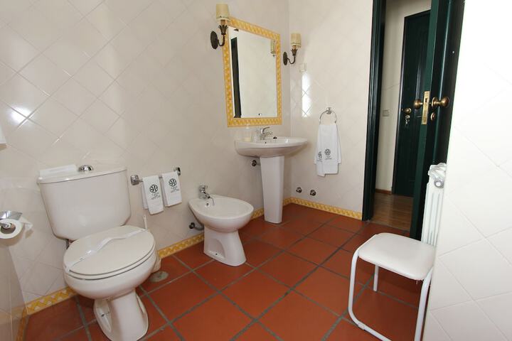 Room 18 of 32