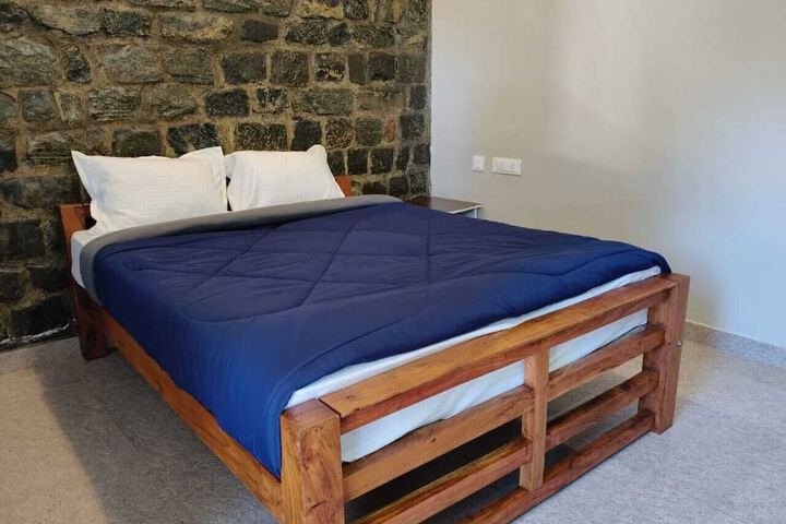 Room 4 of 15