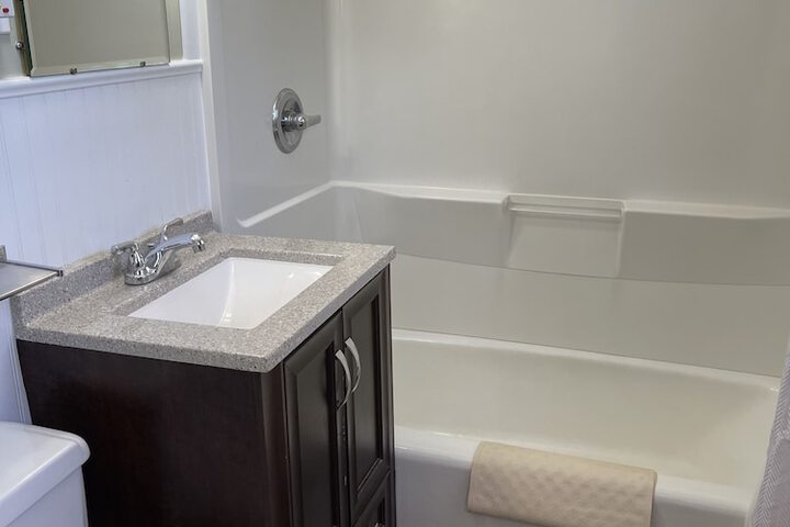 1 Queen Bed (13 of 13)