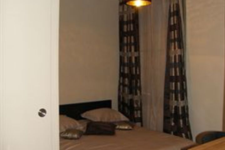 Room 8 of 16