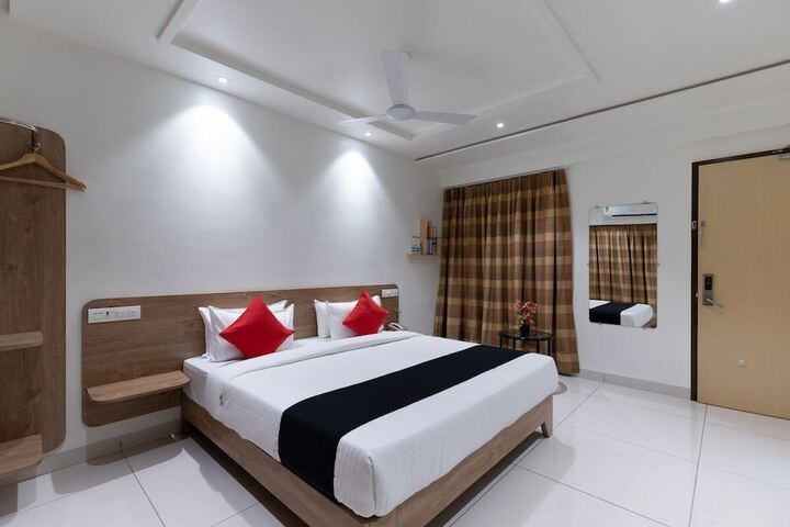 Room 6 of 10