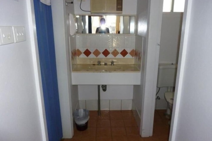 Room 12 of 18