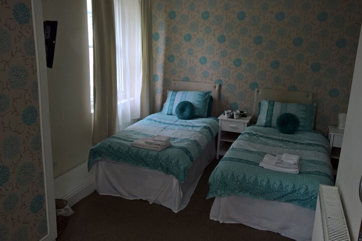 Room 4 of 32