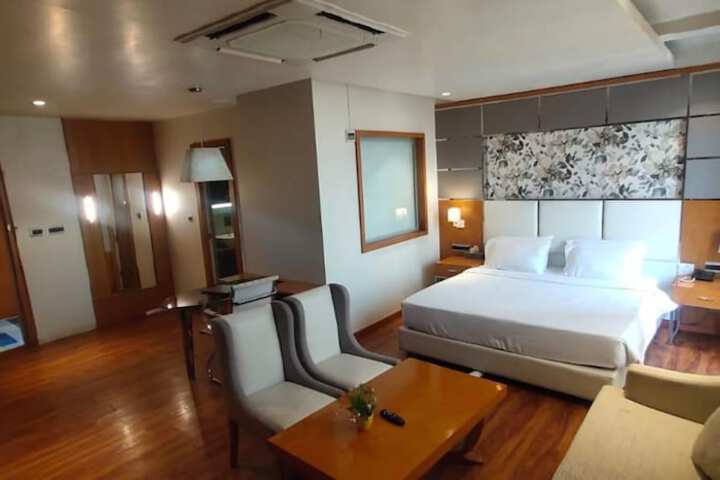 Room 14 of 30