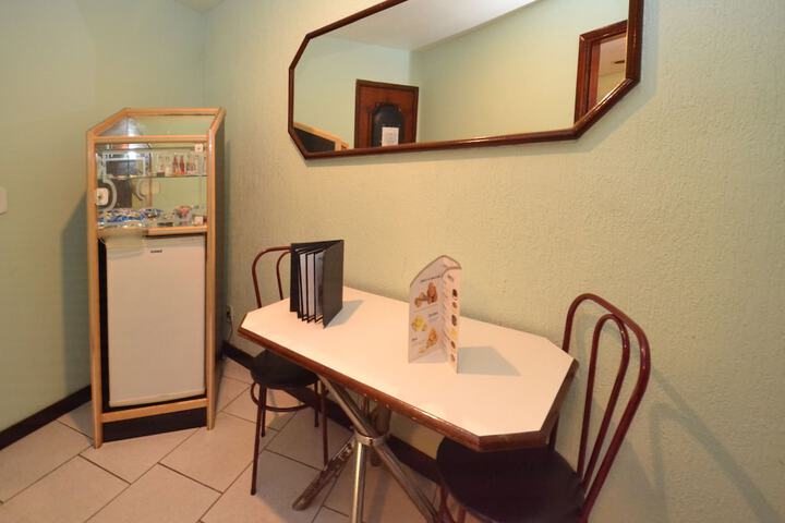 Room 10 of 25