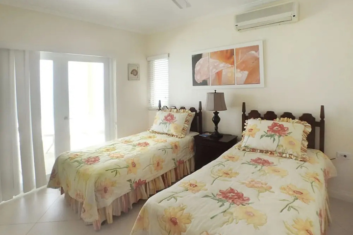 Room 4 of 16