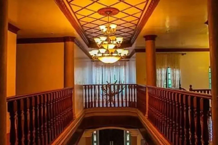 Room 10 of 19