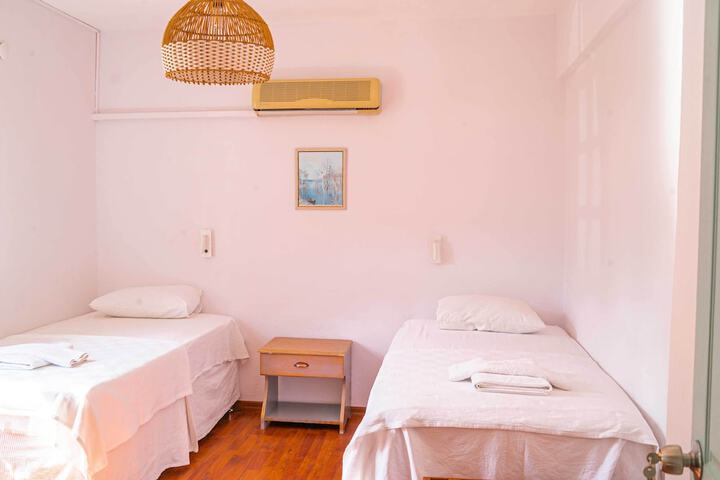 Room 21 of 228
