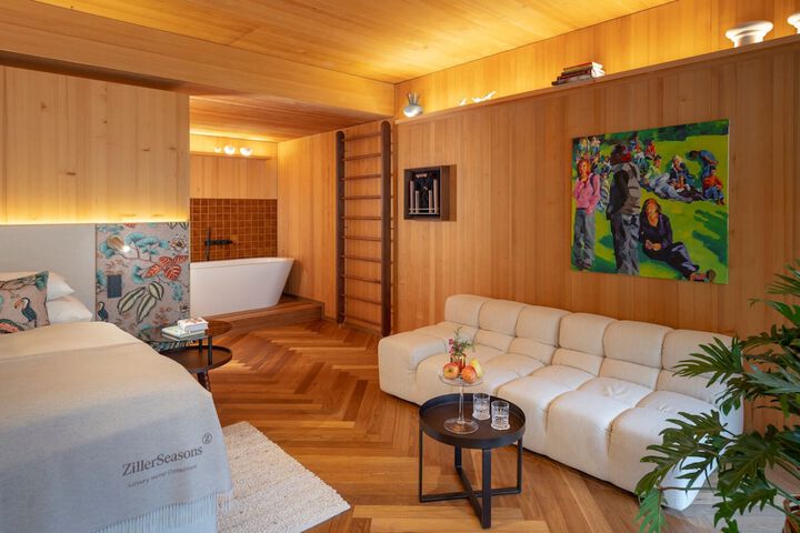 Room 6 of 44