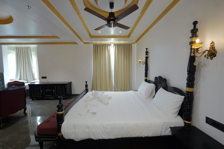 Room 13 of 38