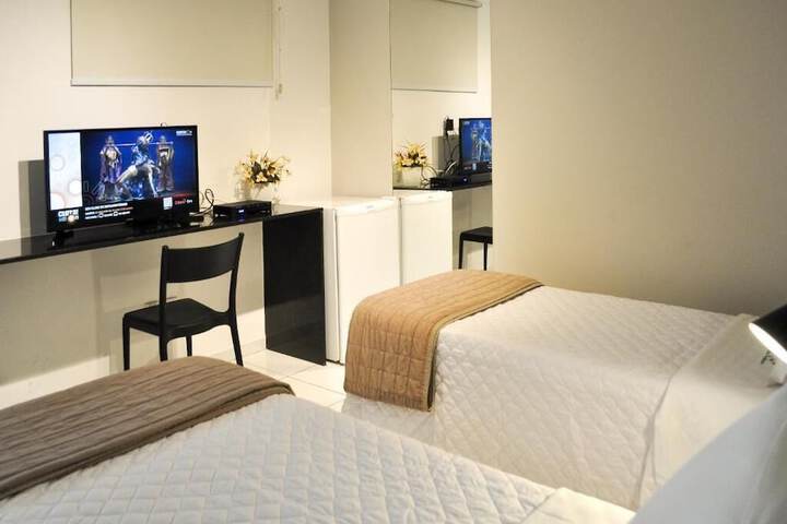Room 4 of 9