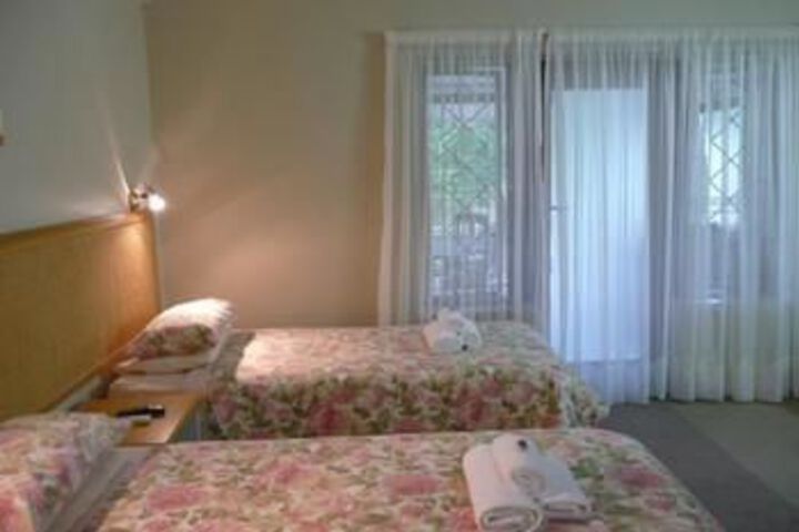 Room 6 of 17