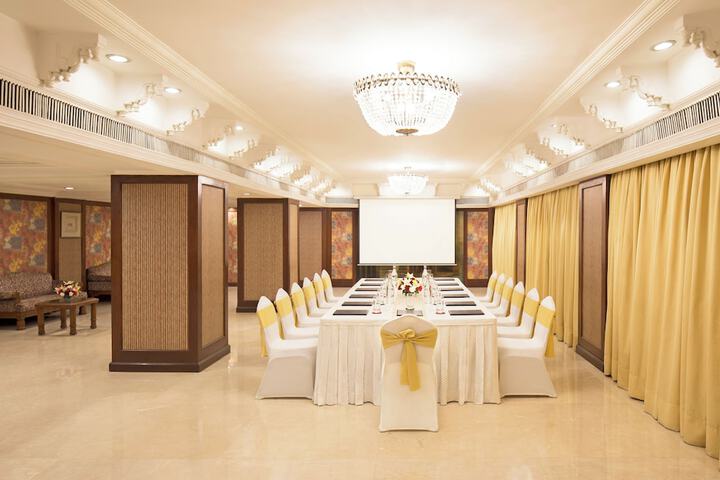 Ballroom/Hall 56 of 74