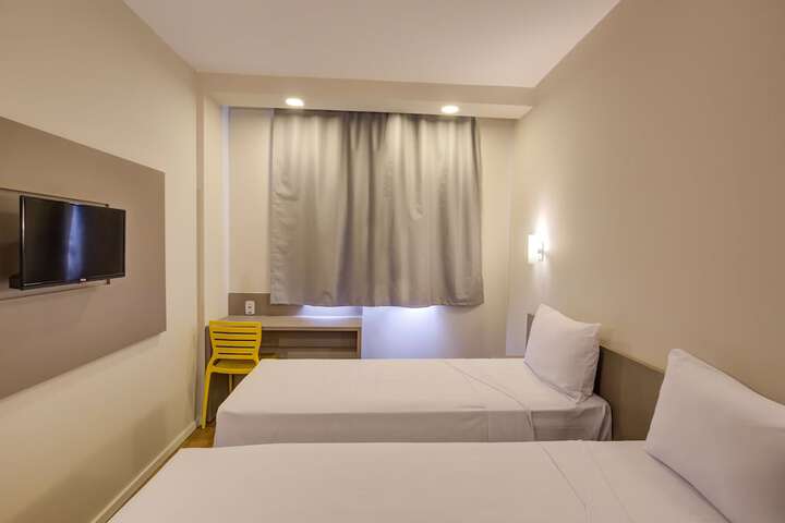 Room 11 of 40