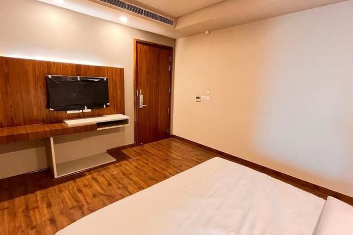 Room 11 of 19