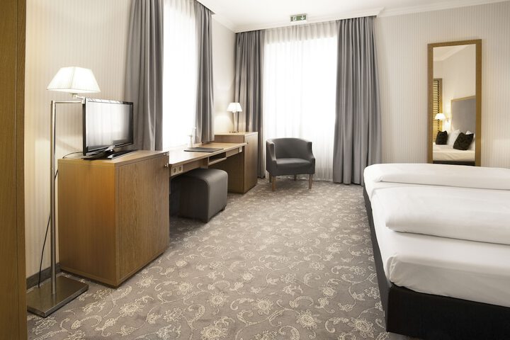 Room 10 of 51