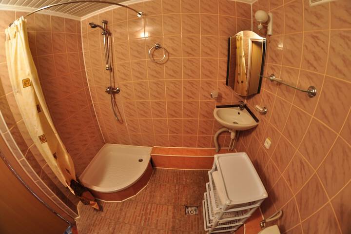 Room 12 of 23