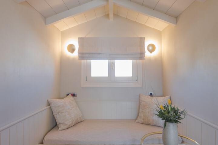 Room 4 of 95