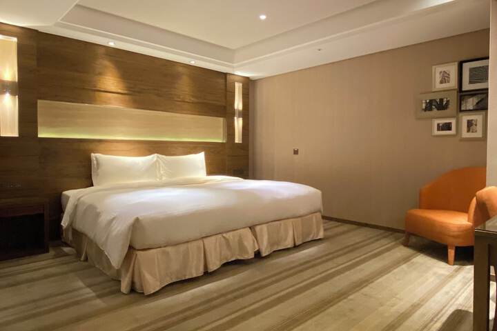 Room 51 of 99