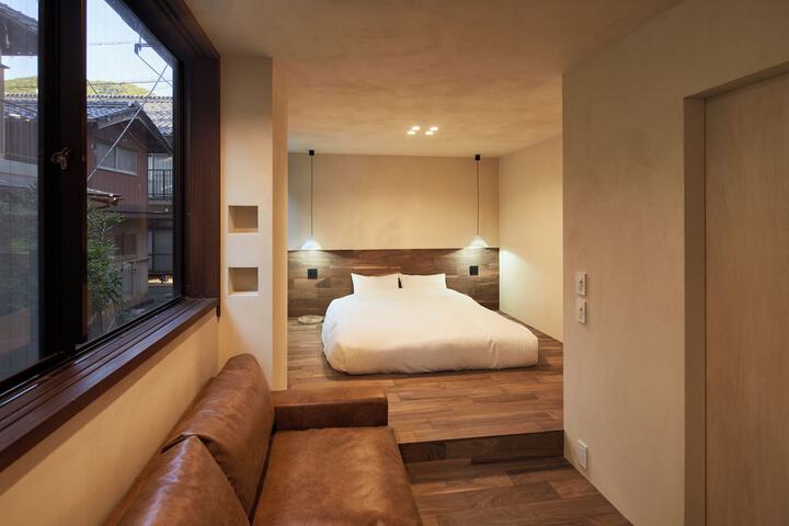 Room 8 of 20