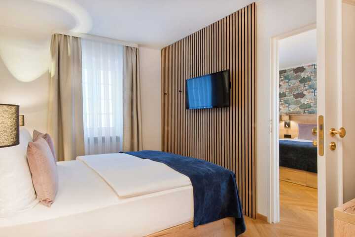 Room 42 of 91