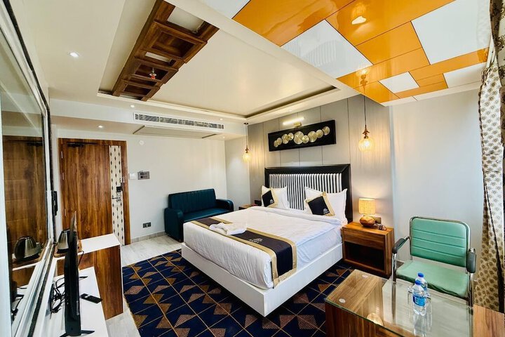 Room 2 of 11