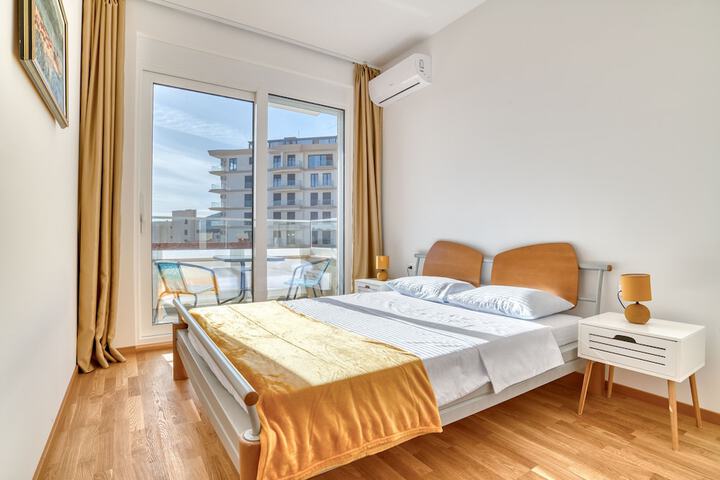 Room 2 of 7