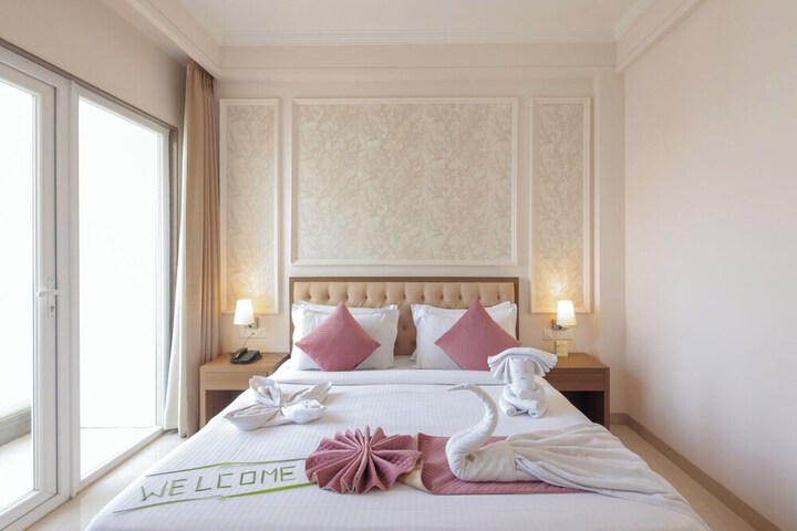 Room 12 of 28