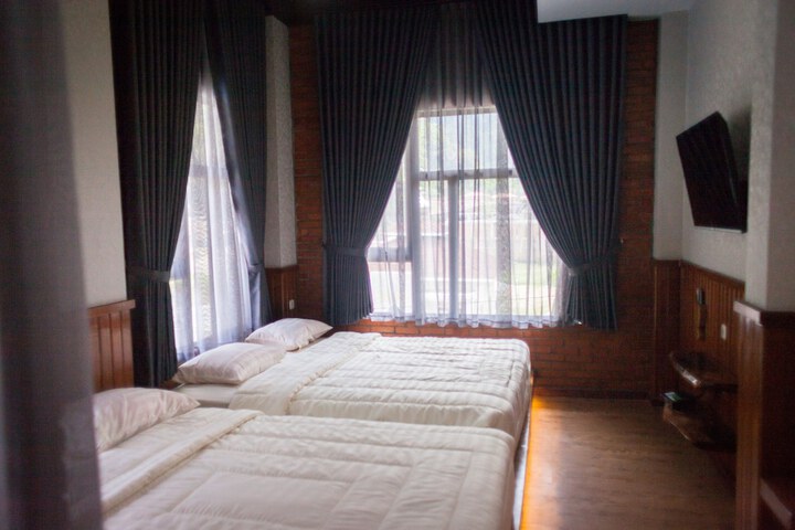 Room 16 of 37