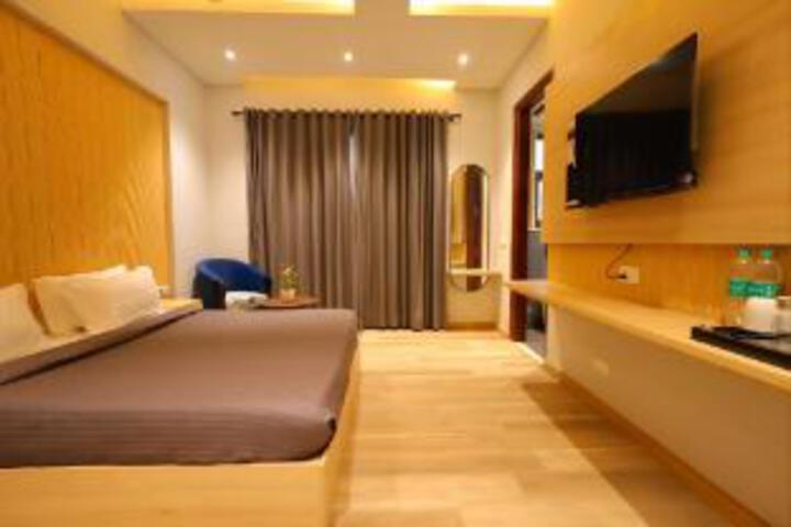Room 13 of 23
