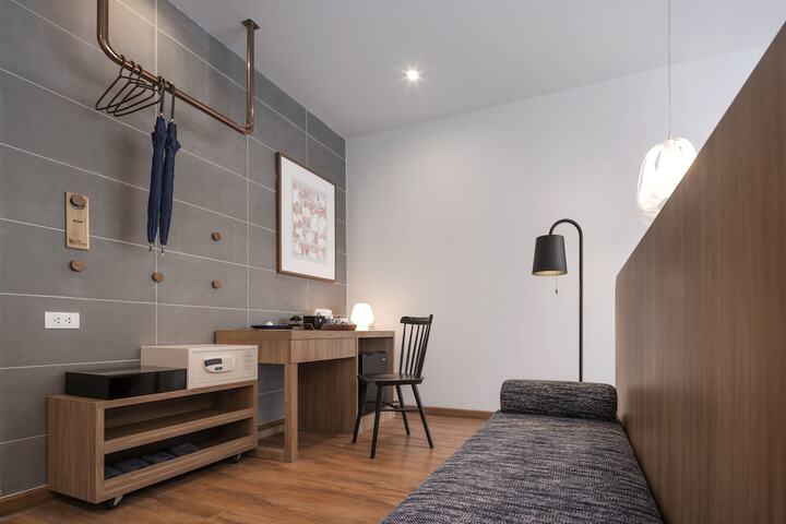 Room 18 of 185