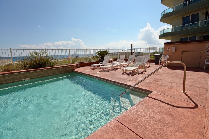 Hotel Pool