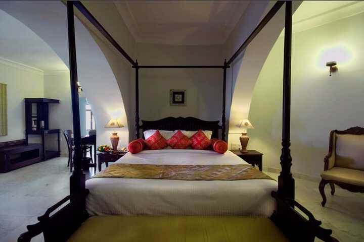 Room 11 of 32