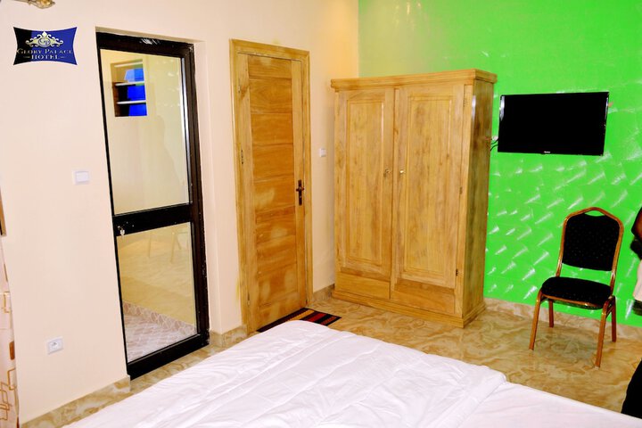 Room 15 of 42