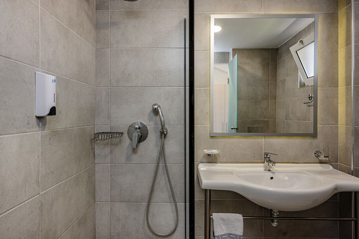 Room 15 of 35