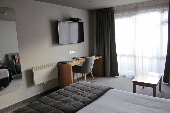 Room 33 of 46