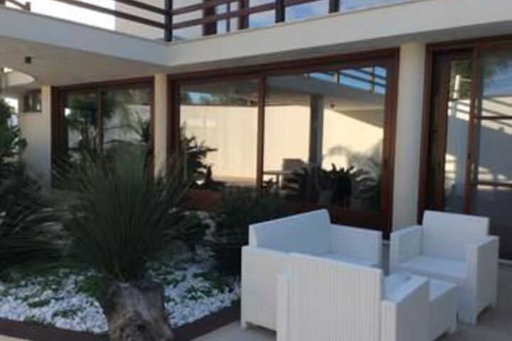 Hotel Exterior 8 of 25