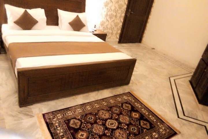 Room 12 of 15