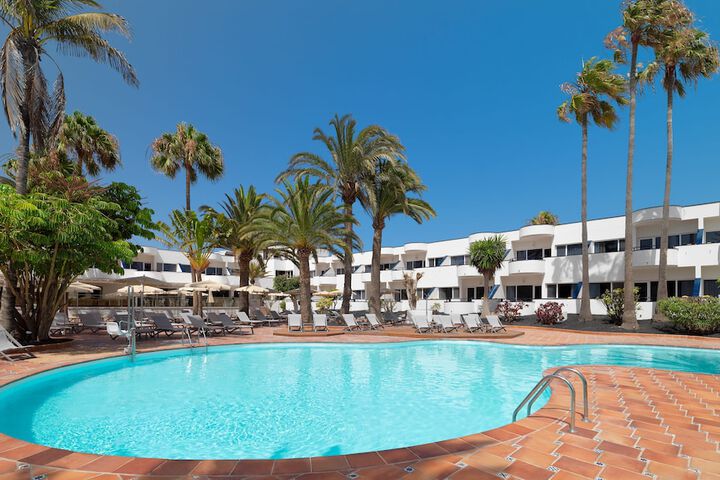 Hotel with Pool