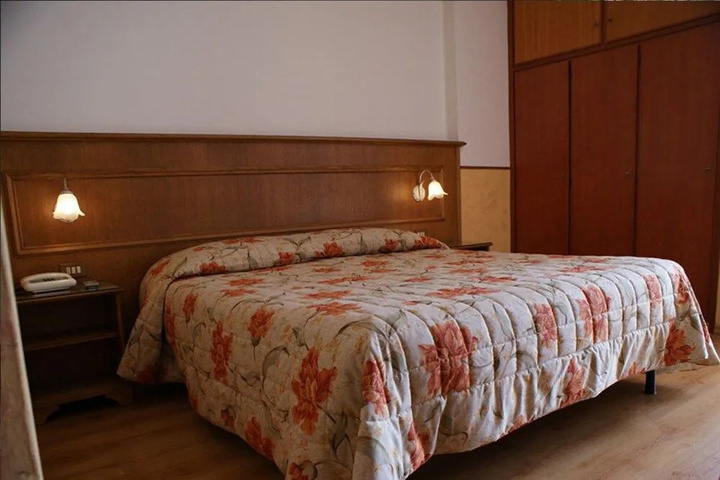 Room 5 of 25