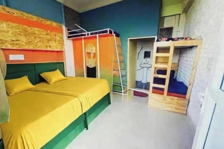 Room 21 of 143