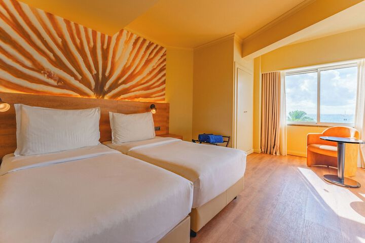 Room 32 of 138