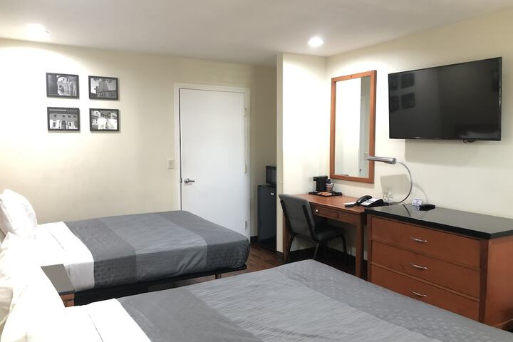 Queen Bed Accessible (10 of 13)