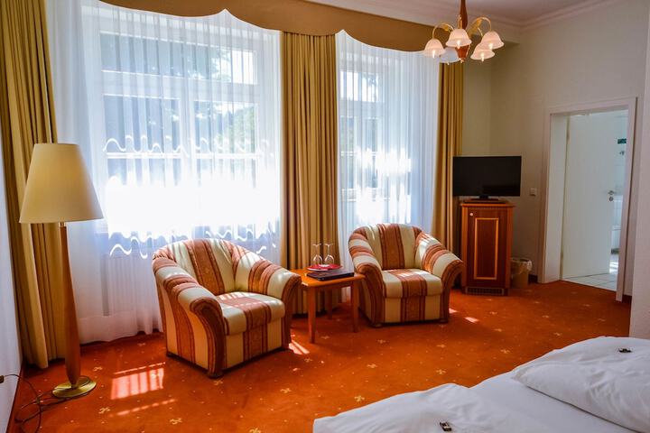 Room 3 of 79