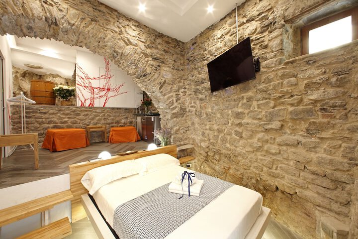 Room 9 of 31
