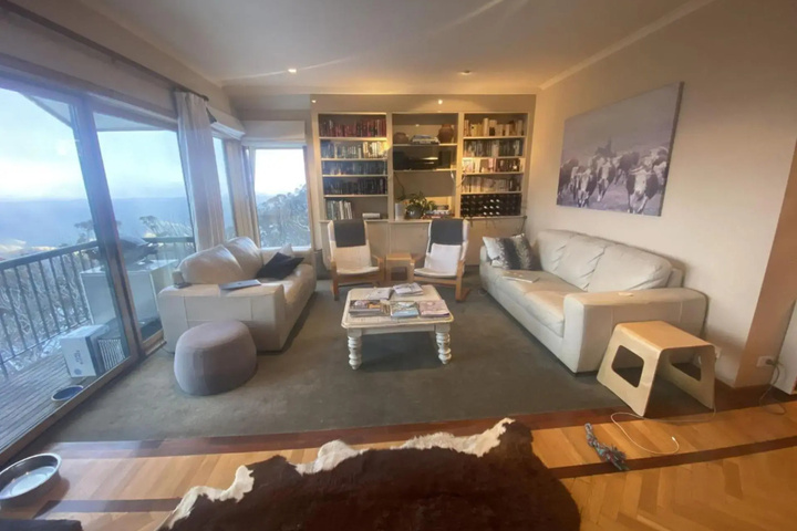 Room 2 of 8