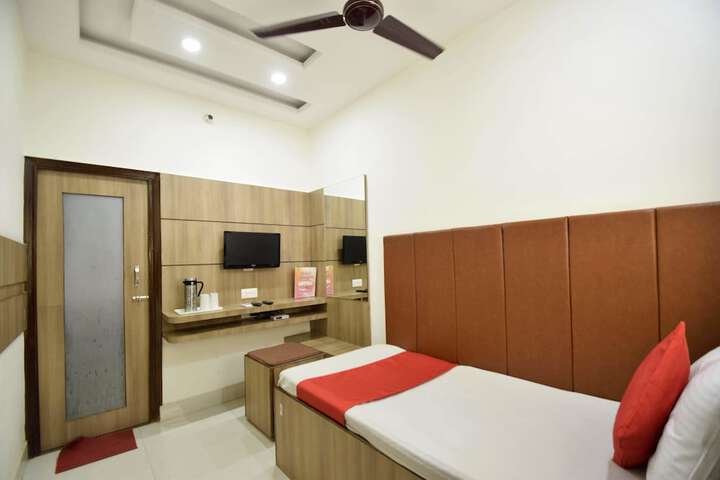 Room 9 of 23
